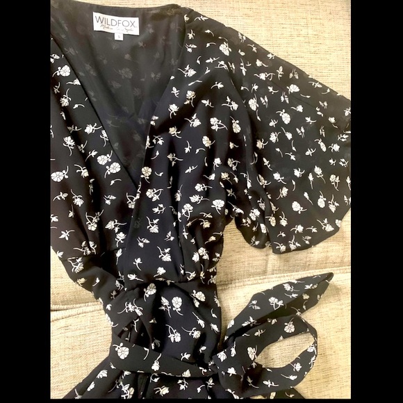 NWOT Women’s WILDFOX Floral Flutter Wrap Maxi Dress in Black/White, Size Small - Picture 4 of 8